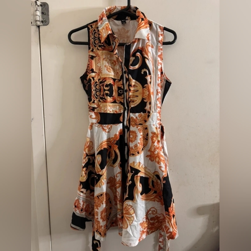 Sleeveless Baroque Print Shirt Dress in Black, White & Gold-Tone